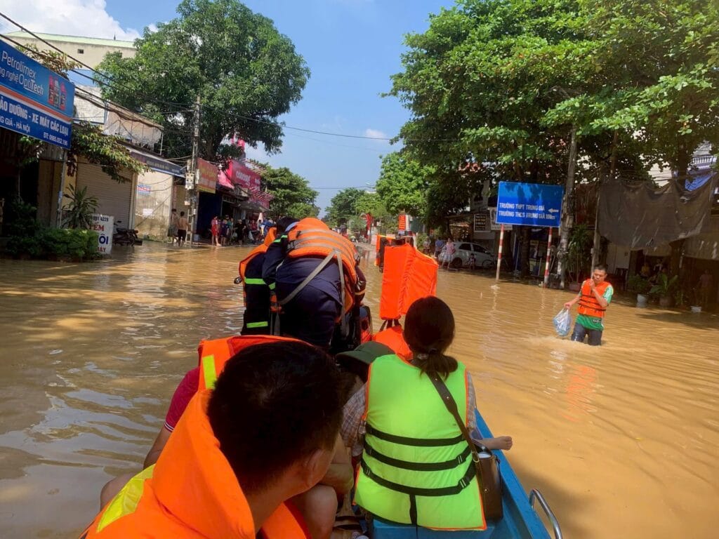 Yêu thương gửi về vùng lũ